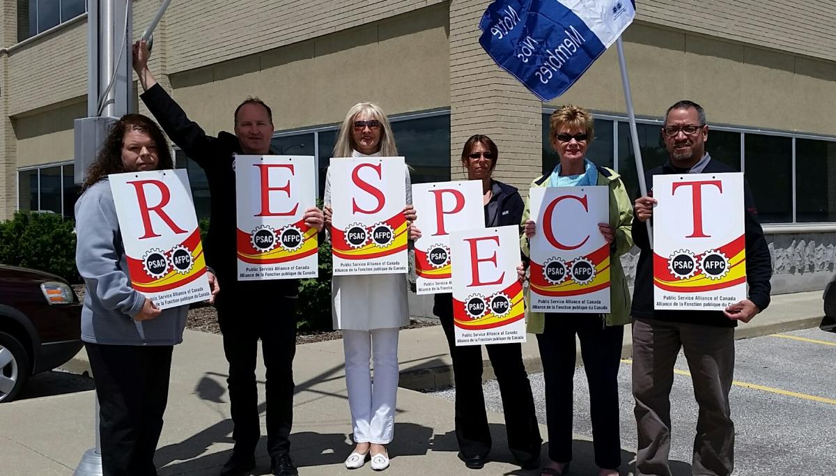 Des manifestants à Sarnia (Ontario)