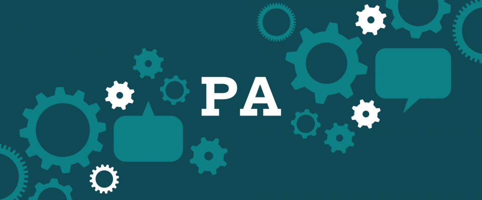 Infographie sur les négociations de groupe PA Les lettres « PA » au centre d'un fond vert bleu-turquoise, entourées d'un collage de rouages et de bulles de dialogue.