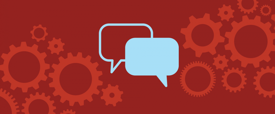 Fond rouge avec des bulles de conversation bleues au milieu et un collage d'engrenages rouges.