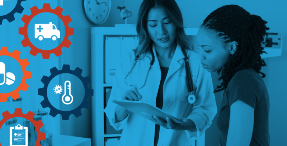 Deux femmes discutant des records médicaux